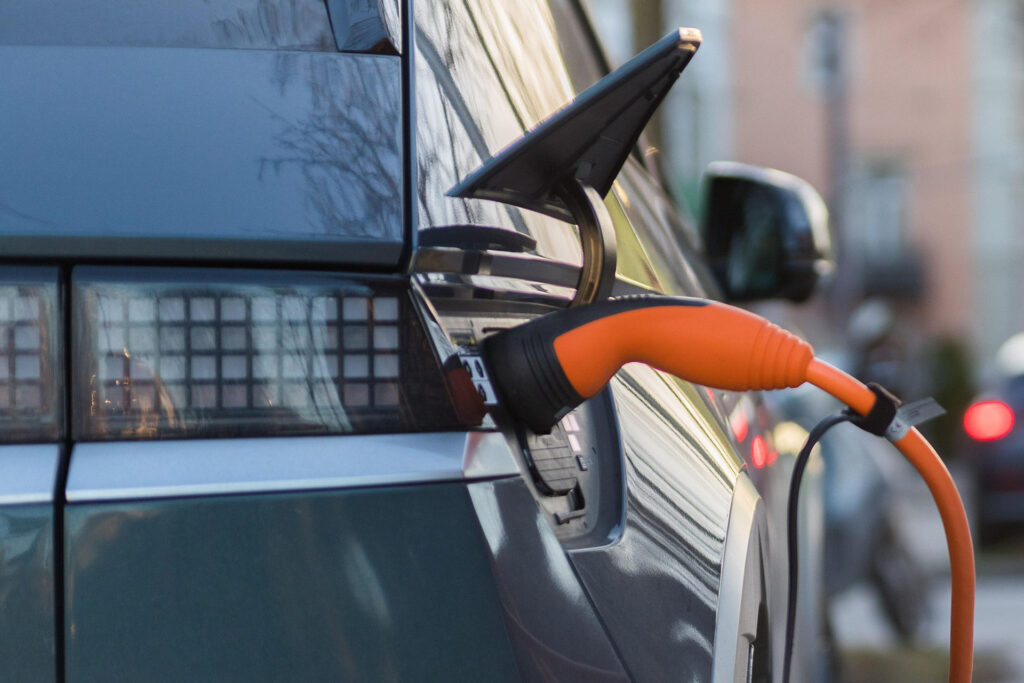 Energy management Load management for e-car charging stations